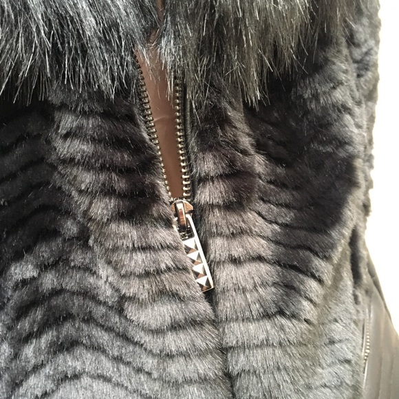 GUESS Gabby Fur Vest - Picture 5 of 8